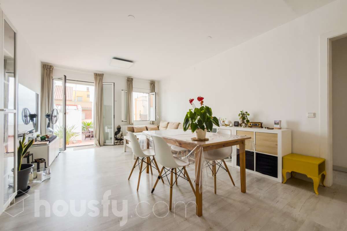 Piso en venta en Carrer de Josep Serrano, Horta Guinardó, Barcelona-1