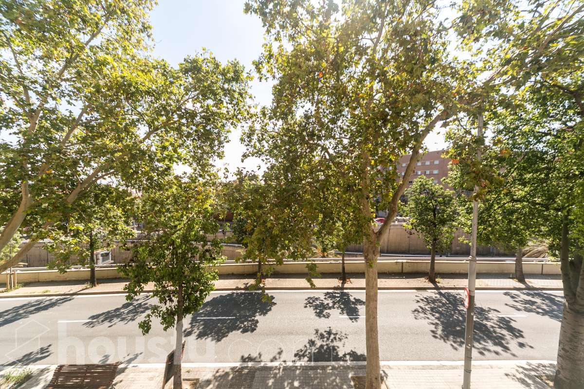 Piso en venta en Calle Via Favencia, Nou Barris, Barcelona-1
