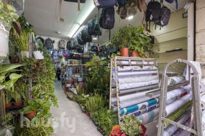 Local en venta en Carrer d'Enric Prat de la Riba, Sant Josep, L'Hospitalet de Llobregat-0