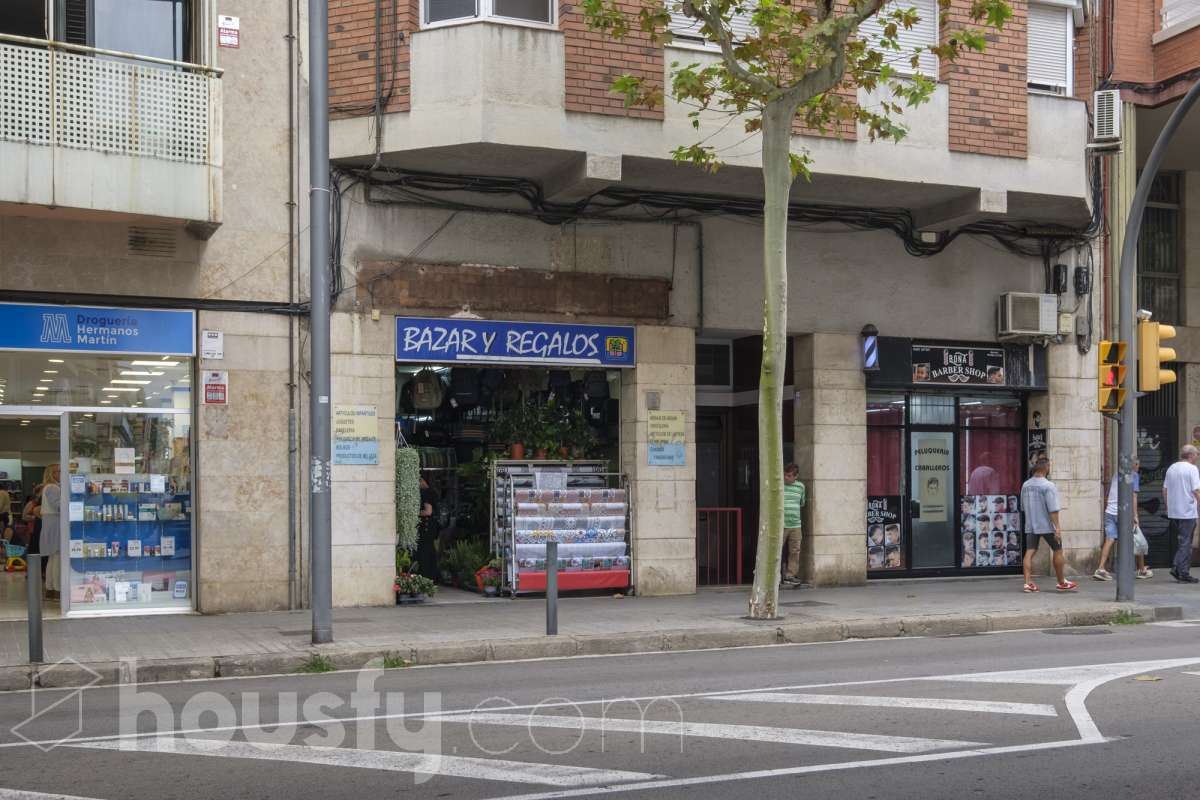 Local en venta en Carrer d'Enric Prat de la Riba, Centre, L'Hospitalet de Llobregat-1