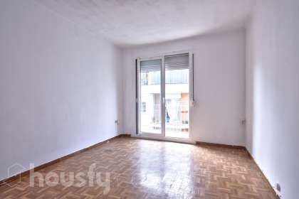 Piso en venta en Carrer Santa Rosalia, La Teixonera, Barcelona-0