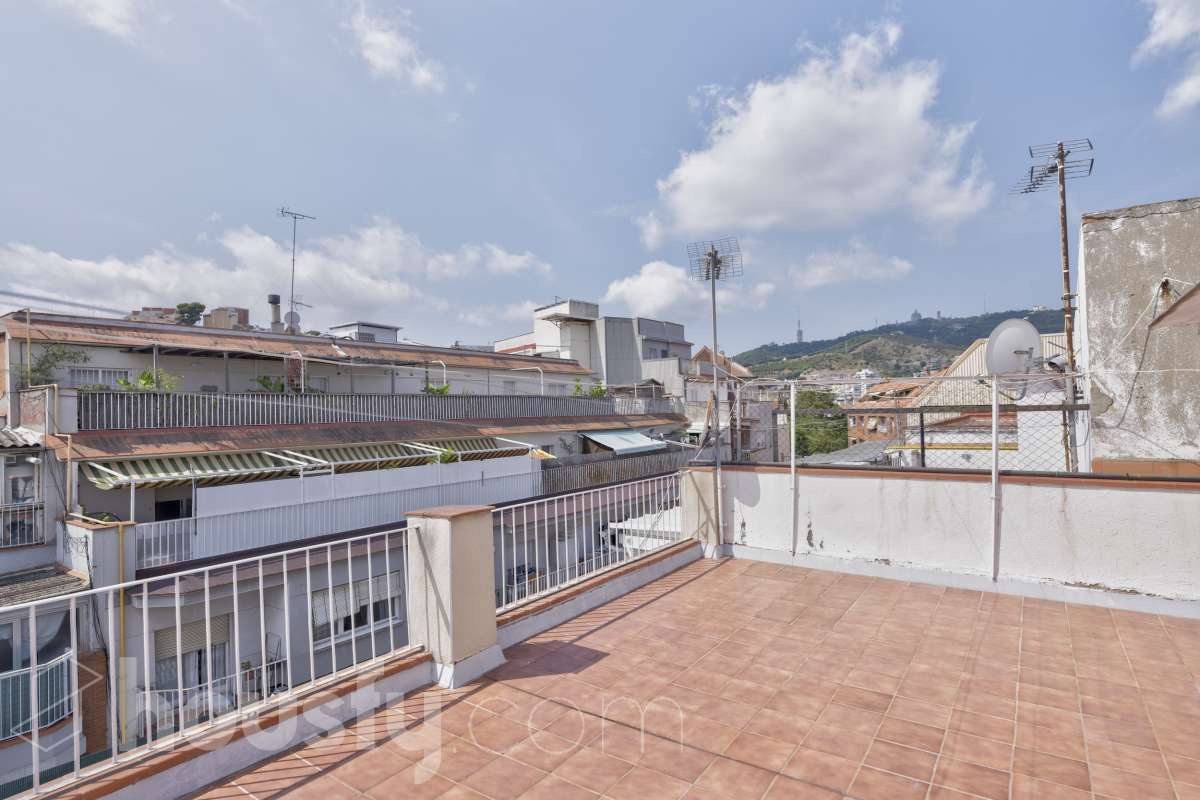 Piso en venta en Carrer Santa Rosalia, Horta Guinardó, Barcelona-1