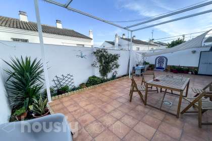 Casa en venta en CL CARMEN AMAYA, Aljamar, Tomares-0