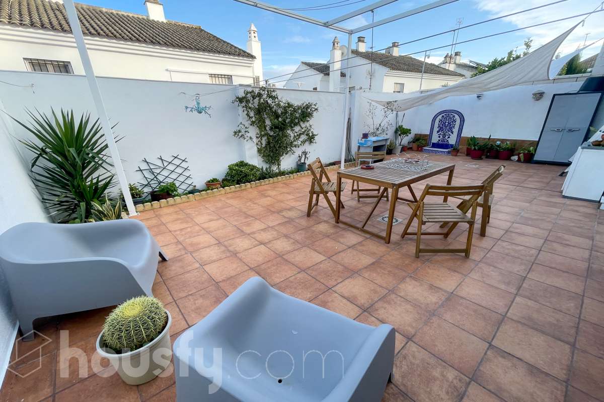 Casa en venta en CL CARMEN AMAYA,  Tomares-2