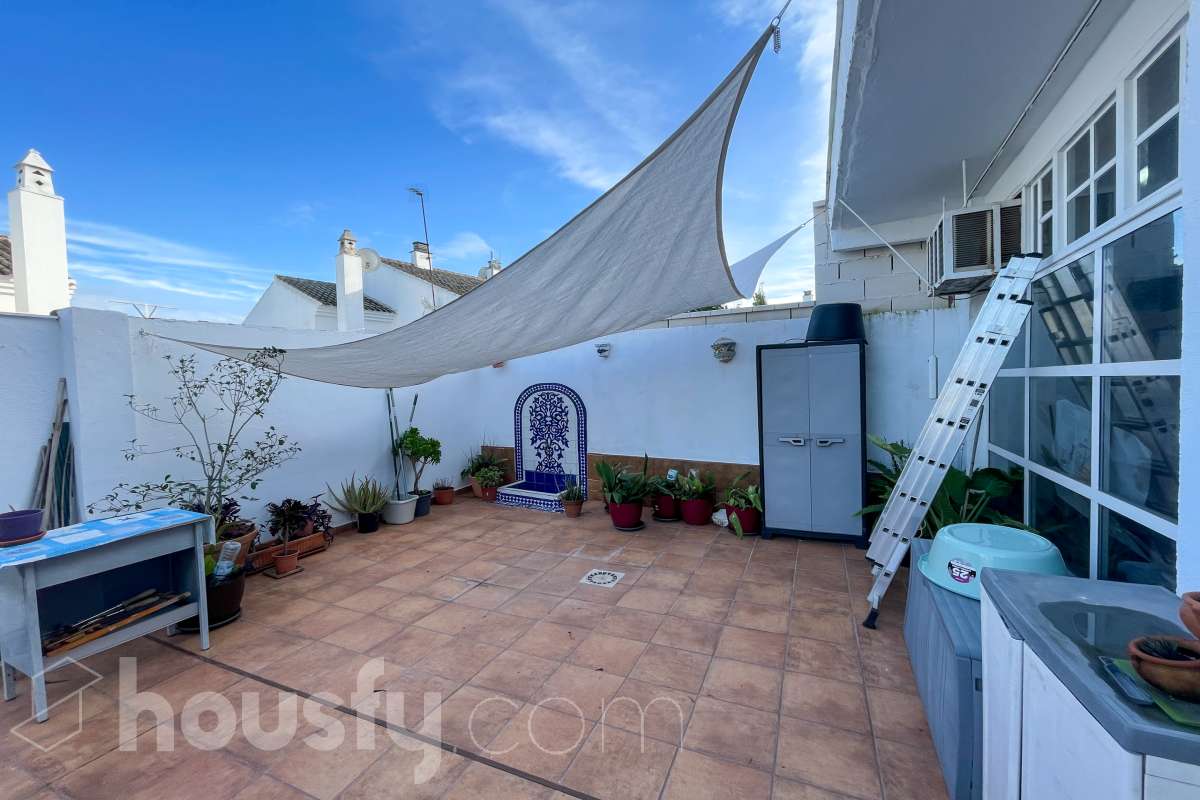 Casa en venta en CL CARMEN AMAYA,  Tomares-1