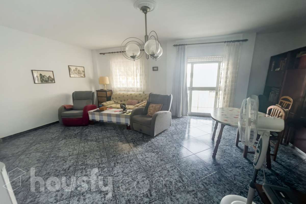Casa en venta en Avenida Primero de Mayo,  Coria del Río-1