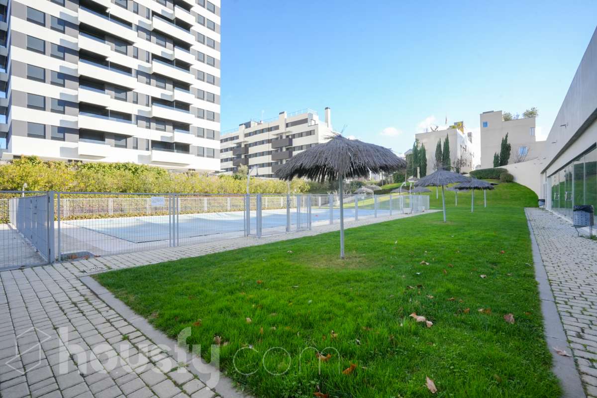 Piso en venta en Cl. Dulce Chacón, Hortaleza, Madrid-0