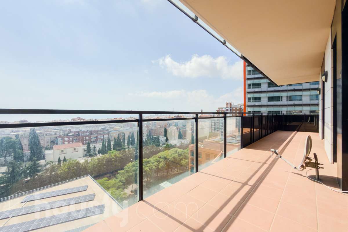 Piso en venta en Calle Ramón Rubial,  Badalona-0