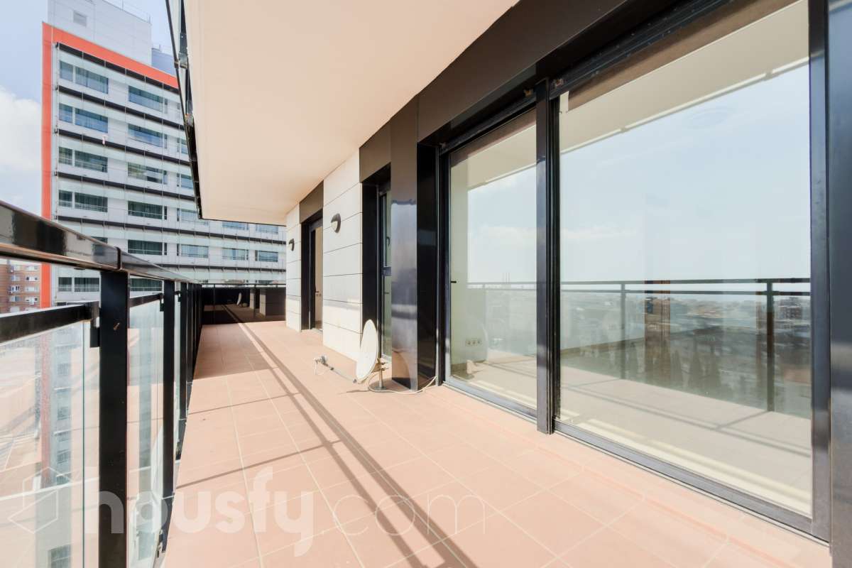 Piso en venta en Calle Ramón Rubial,  Badalona-1
