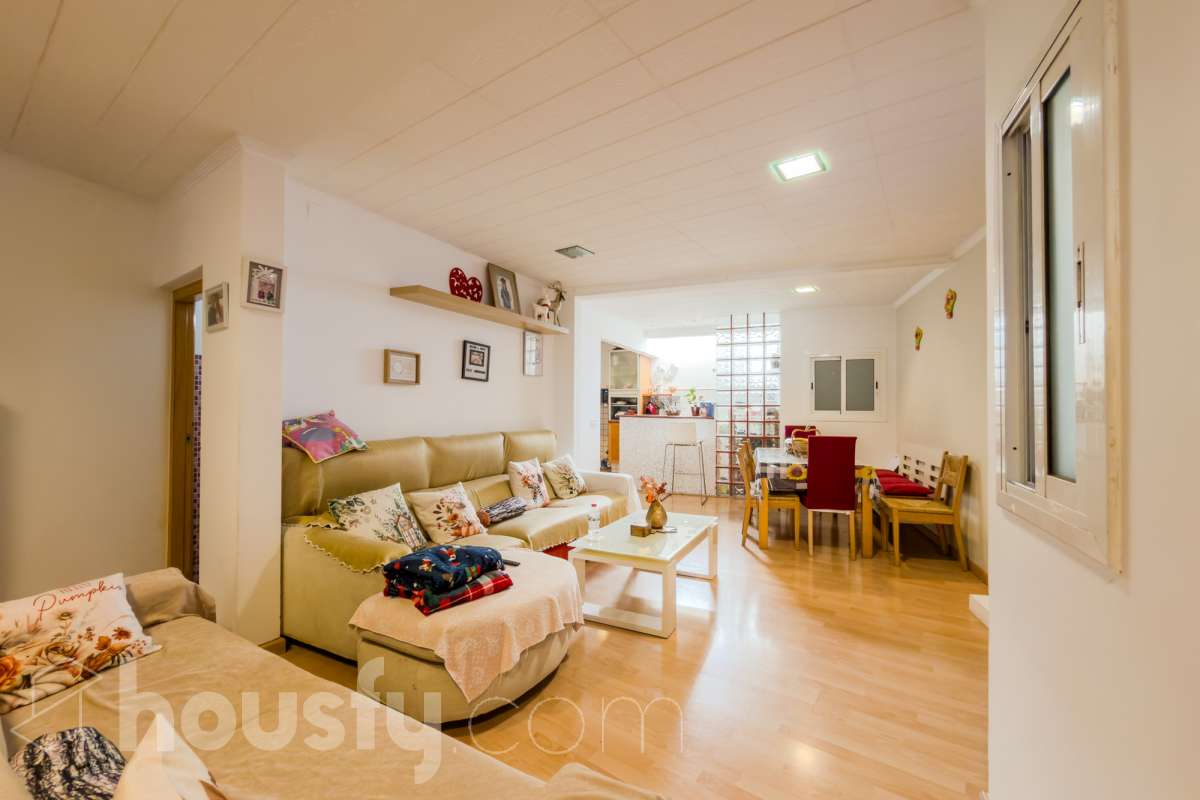 Casa en venta en CL LLOBERA, Nou Barris, Barcelona-0