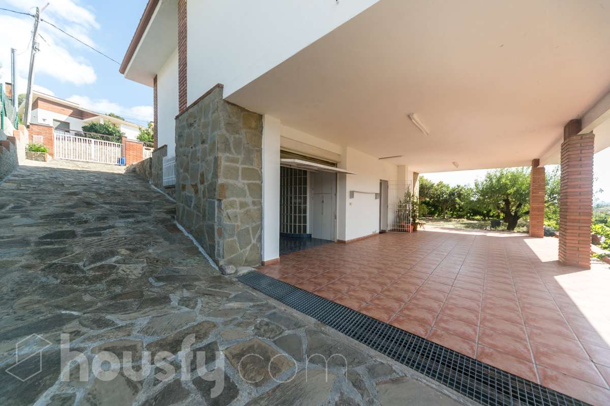 Casa en venta en Carrer Pirineus,  Abrera-2
