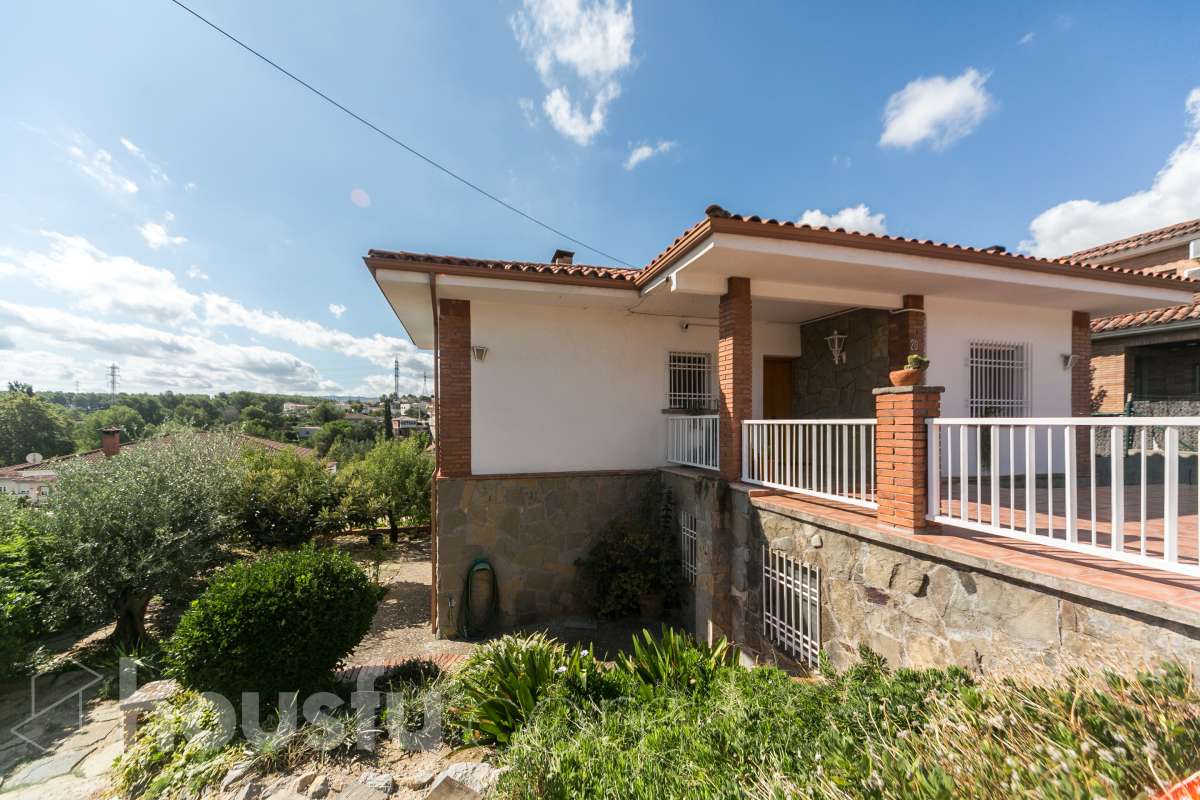 Casa en venta en Carrer Pirineus,  Abrera-1