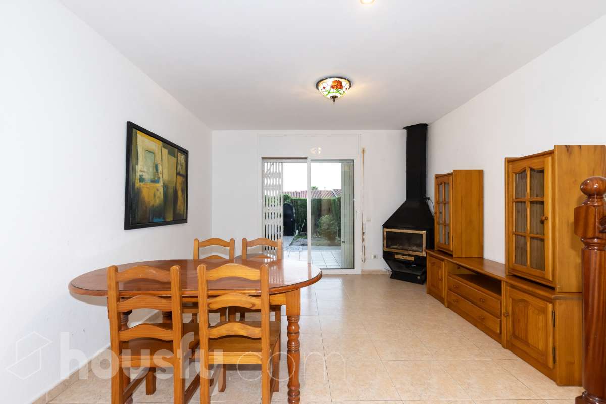 Casa en venta en CL De les Gardenies,  Mont-Roig del Camp-2