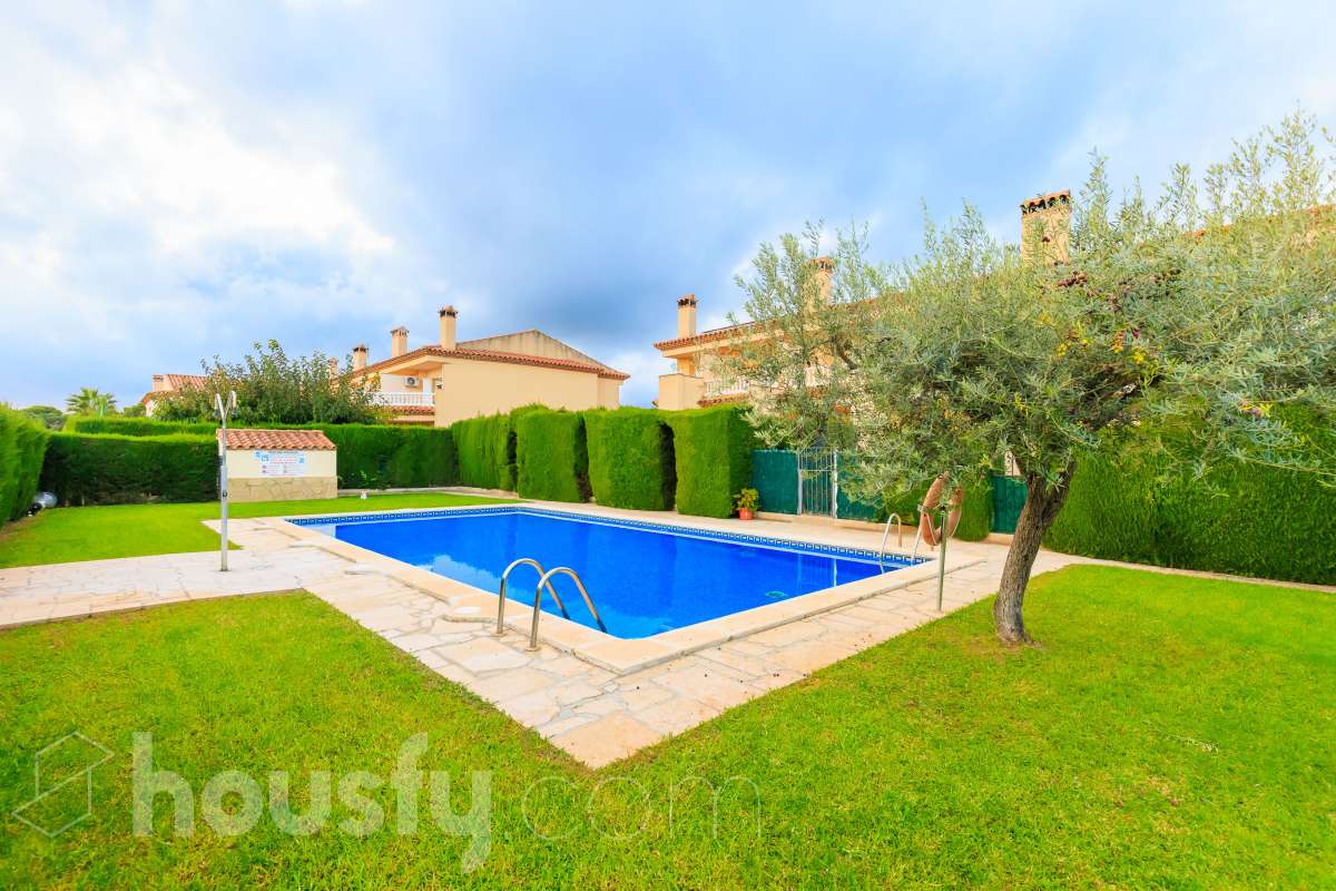 Casa en venta en CL De les Gardenies,  Mont-Roig del Camp-0