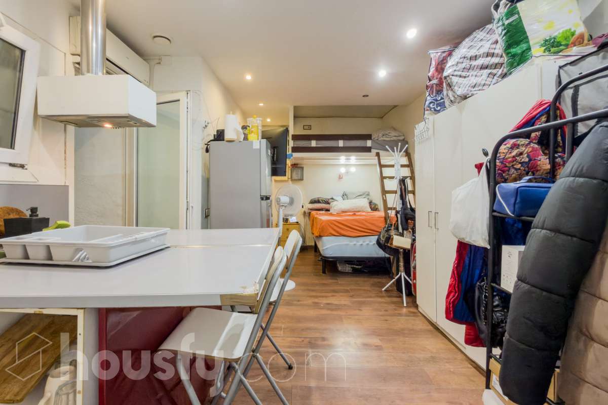 Piso en venta en CL MOLI, 88, Nou Barris, Barcelona-3