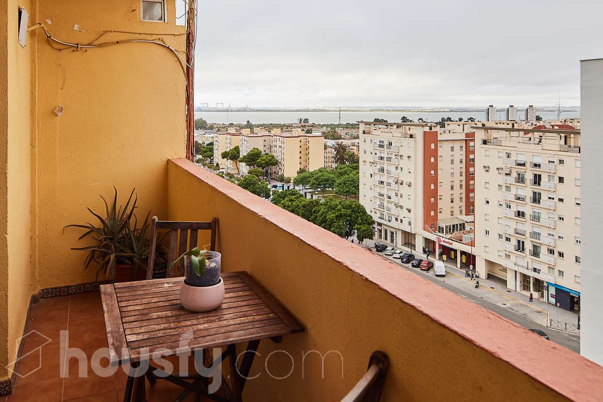 Piso en venta en AV REYES CATOLICOS,  San Fernando-1