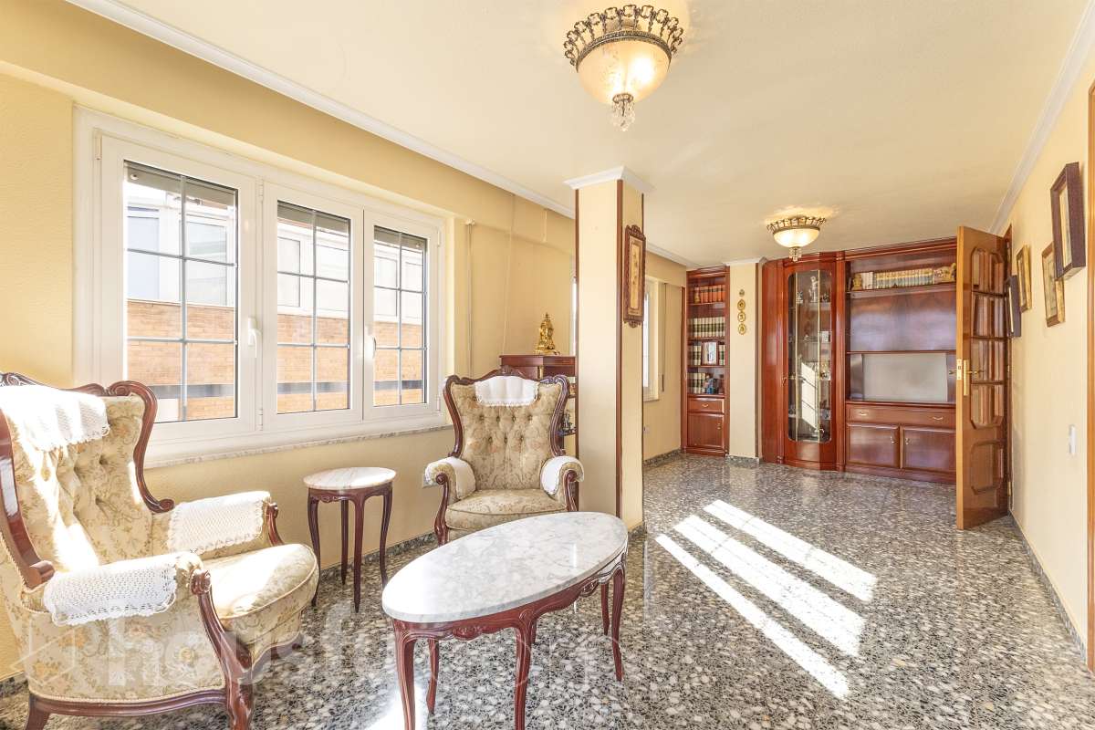 Piso en venta en CL GRAN VIA,,  Sax-0