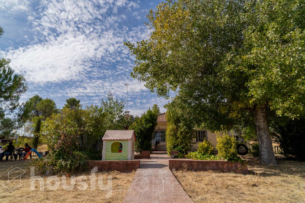 Casa en venta en Urb. Valdeperales de Arriba,  Perales de Tajuña-1
