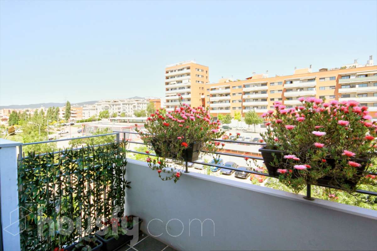 Piso en venta en Passeig del Camp del Roure, Llevant, Terrassa-2