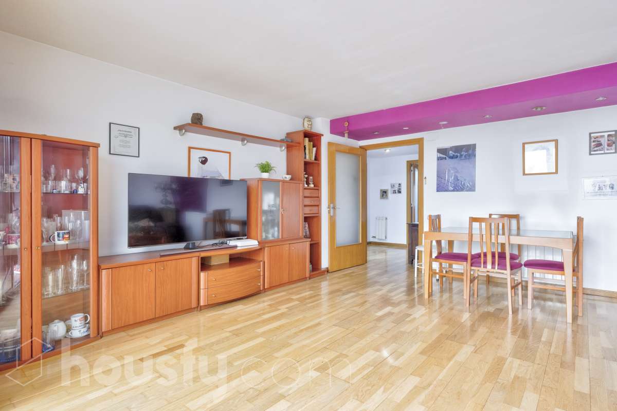 Bajo en venta en CL BARCELONA, 33,  Rubí-1