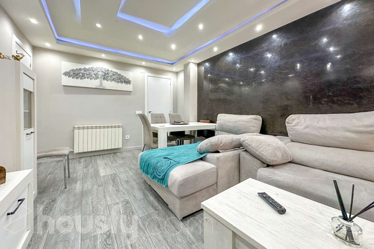 Piso en venta en Cl. Monte Montjuich, Villa de Vallecas, Madrid-0