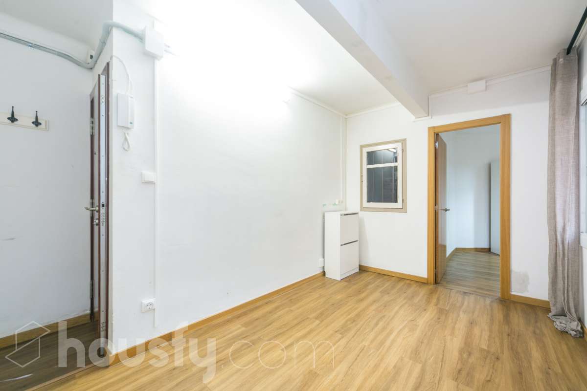 Piso en venta en CL SANTA ALBINA, Horta Guinardó, Barcelona-0