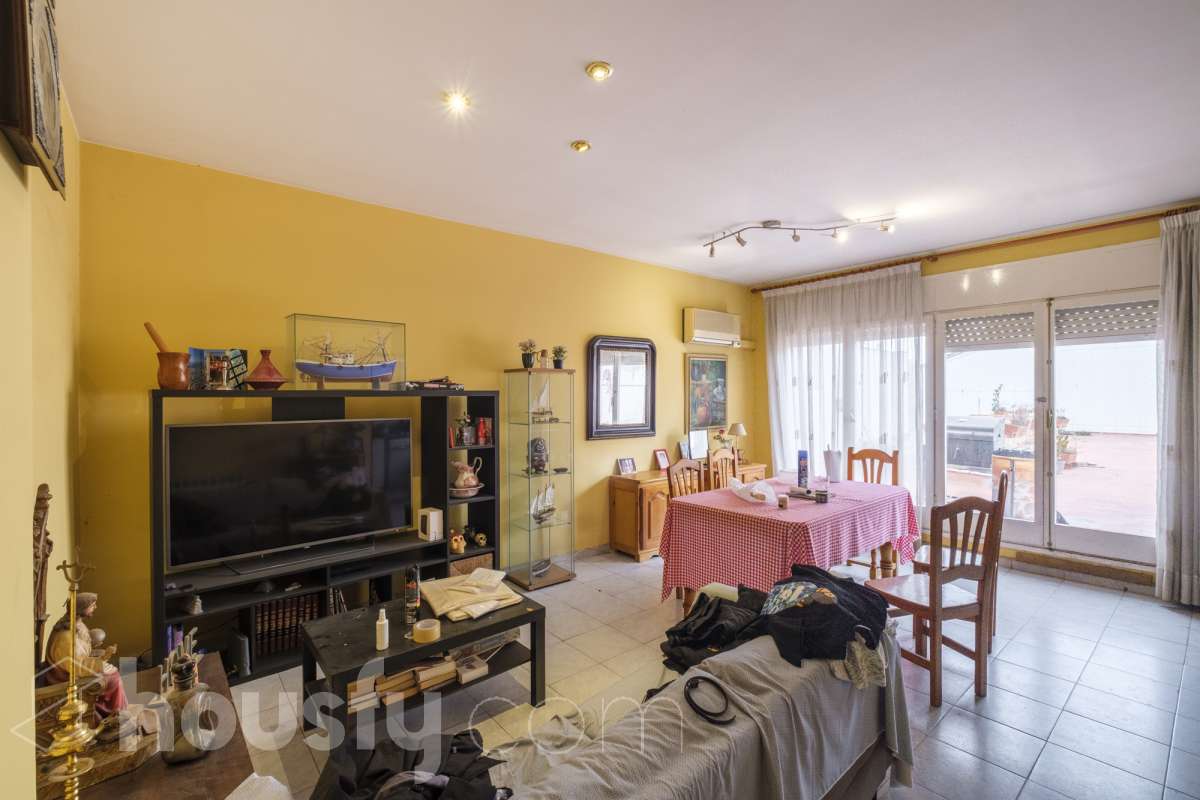 Casa en venta en Carrer Avellaneda,  Sabadell-0