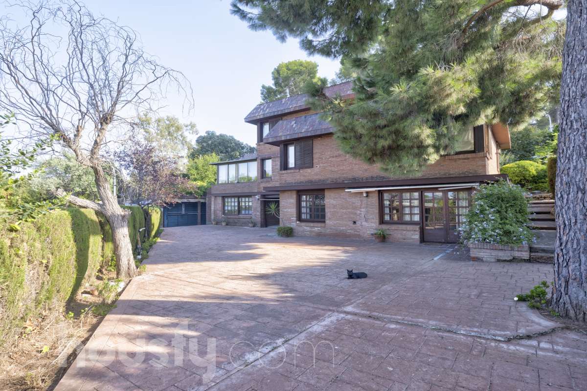 Casa en venta en Carrer Apel·les Mestres,  Cerdanyola del Vallès-3