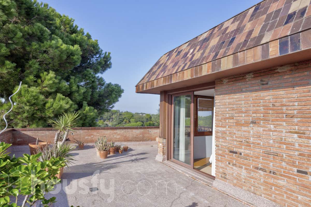Casa en venta en Carrer Apel·les Mestres,  Cerdanyola del Vallès-1