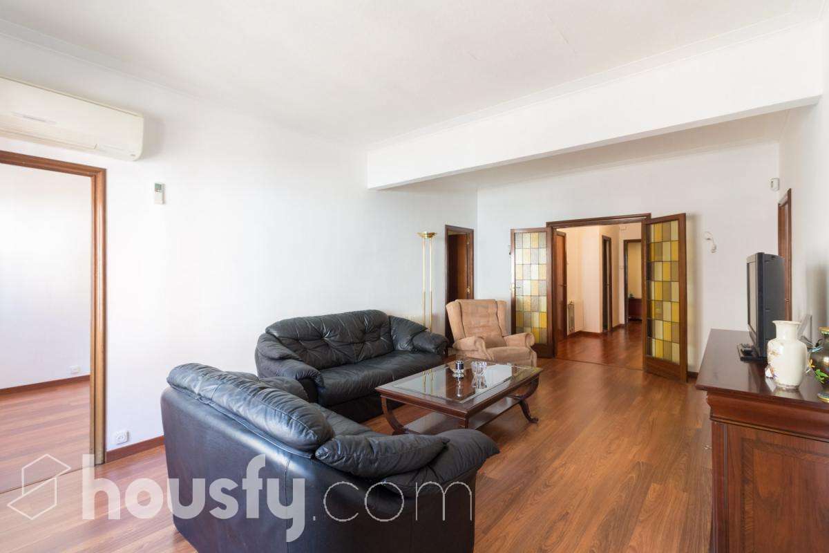 Piso en venta en Carrer de Rosalia de Castro, Horta Guinardó, Barcelona-1