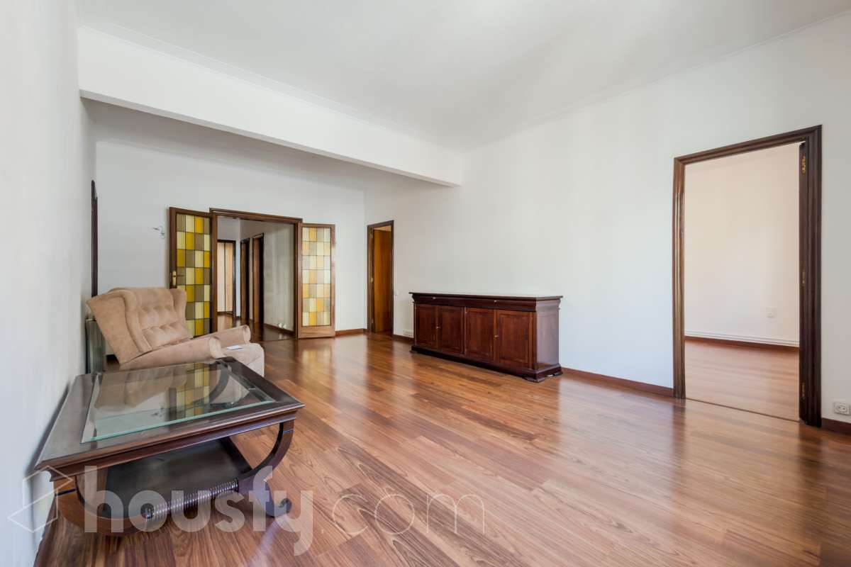 Piso en venta en Carrer de Rosalia de Castro, Horta Guinardó, Barcelona-0