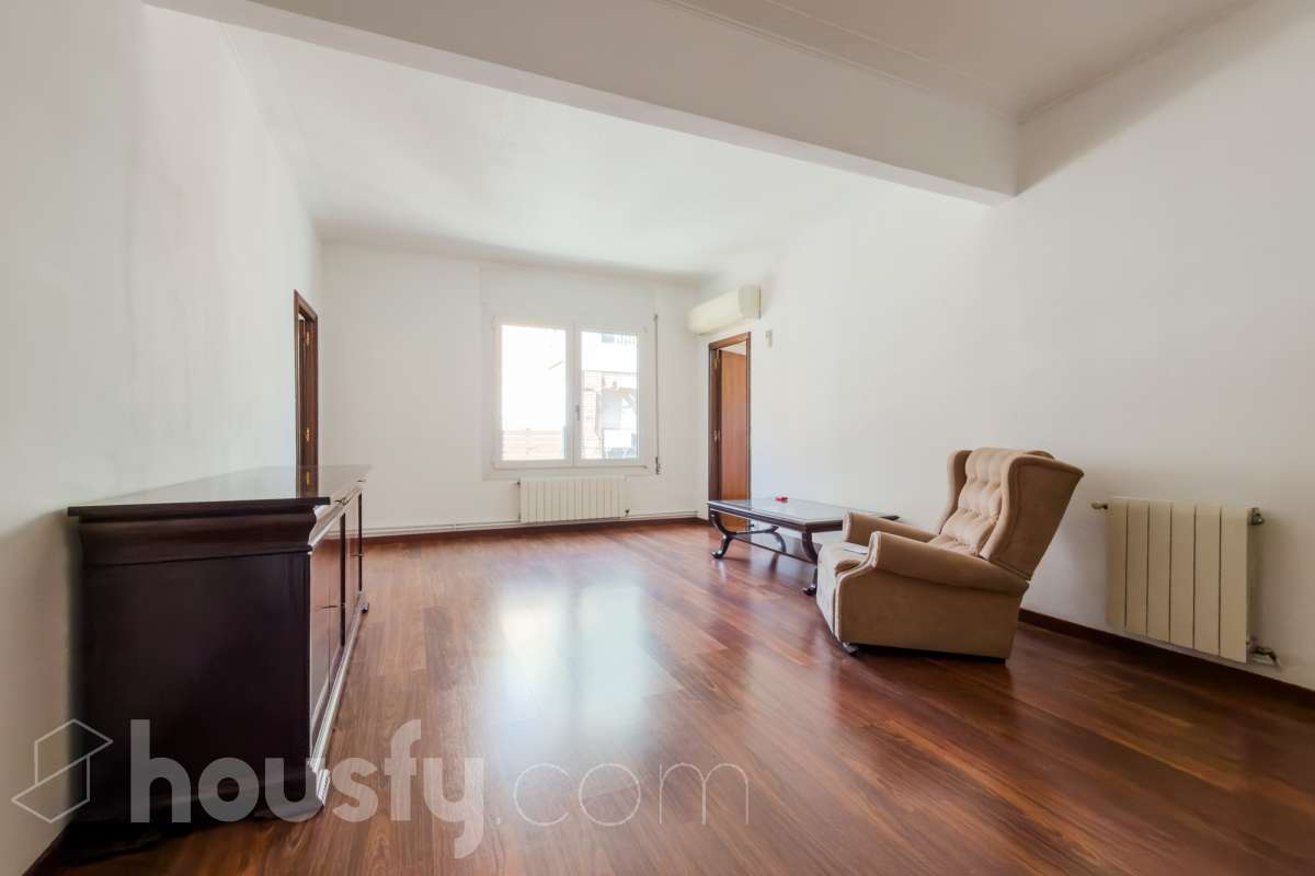 Piso en venta en Carrer de Rosalia de Castro, Horta Guinardó, Barcelona-0