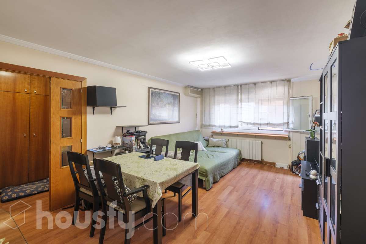 Piso en venta en Carrer Pardo, Nou Barris, Barcelona-0