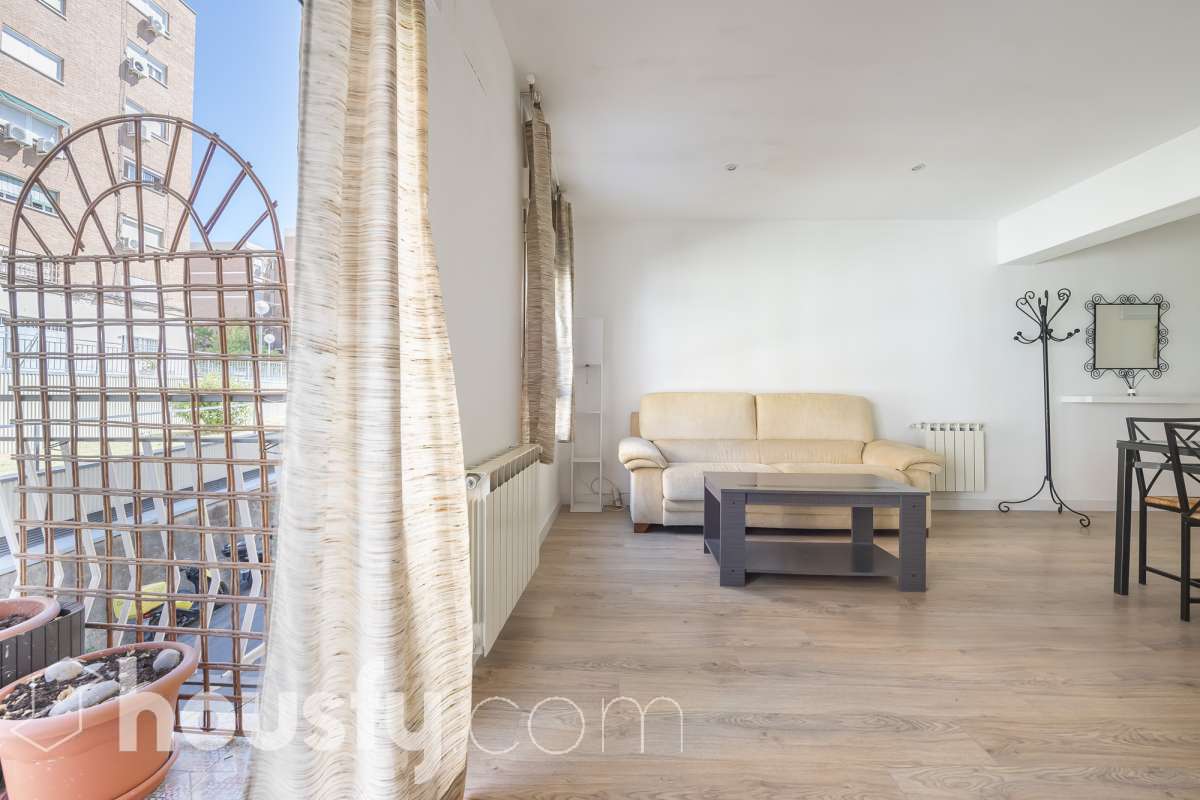 Piso en venta en Cl. San Secundino, Ciudad Lineal, Madrid-0