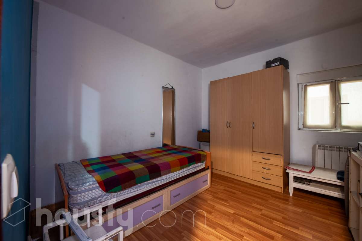 Piso en venta en Calle Eduardo Martínez Torner, Buenavista-Ería-Montecerrao, Oviedo-0