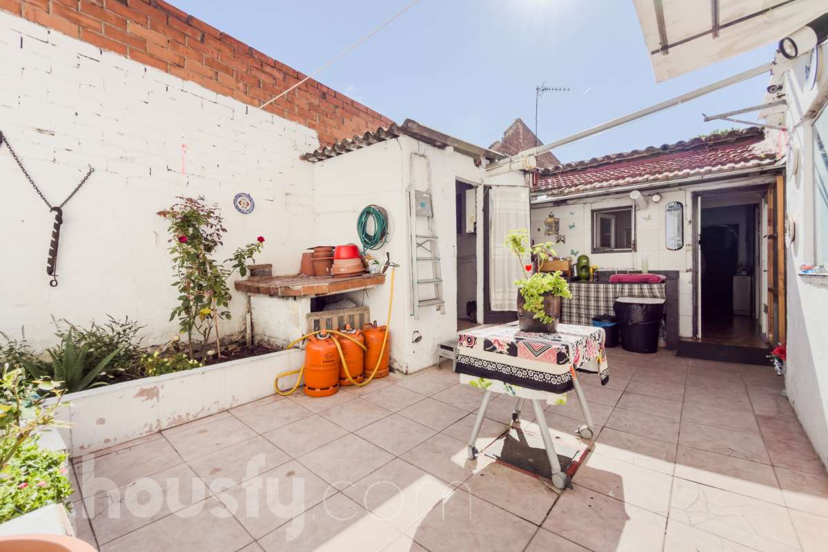 Casa en venta en Carrer Valls D'Andorra,  Badalona-1