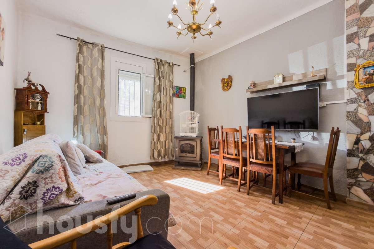 Casa en venta en Carrer Valls D'Andorra,  Badalona-3