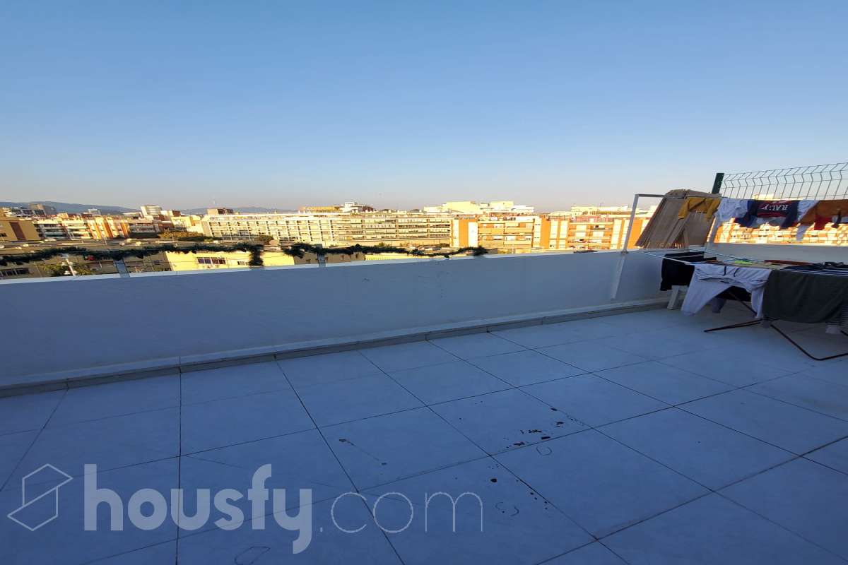 Piso en venta en Avinguda de Catalunya, La Florida - Les Planes, L'Hospitalet de Llobregat-0