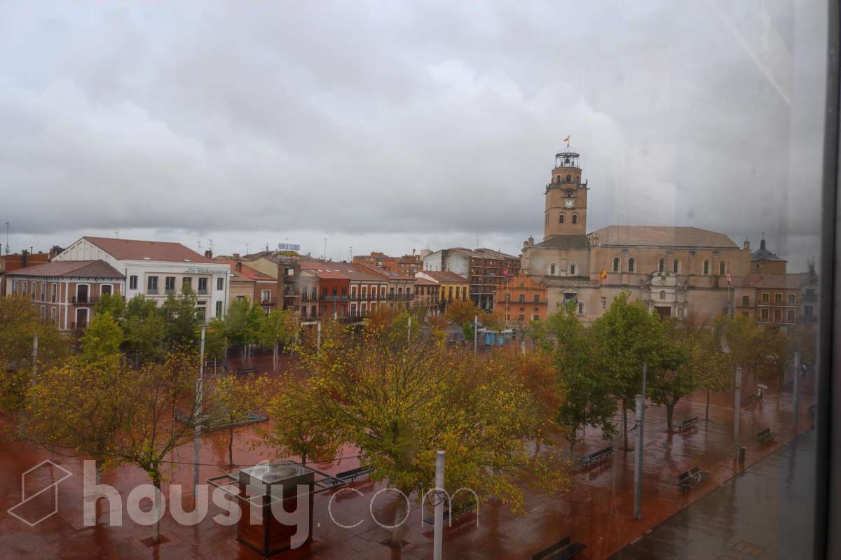 Piso en venta en CL BERNAL DIAZ DEL CASTILLO,  Medina del Campo-0