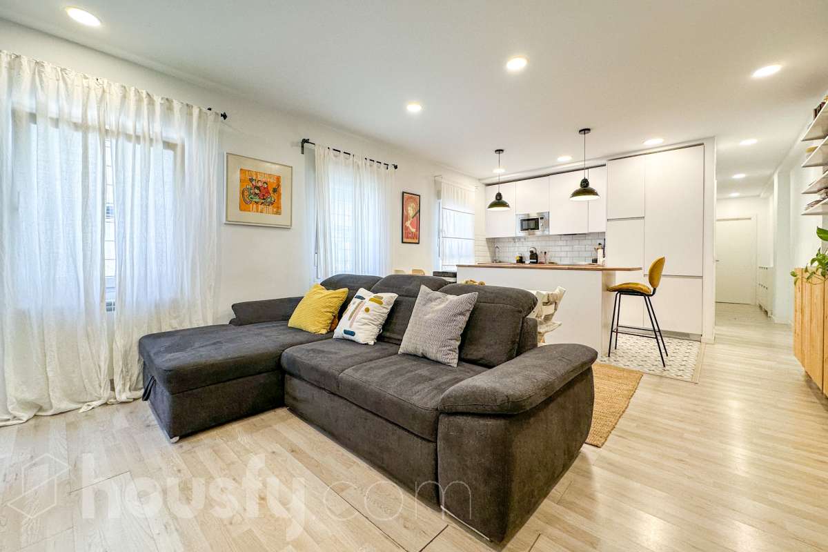 Piso en venta en Calle de Antonia Domínguez, Tetuán, Madrid-0