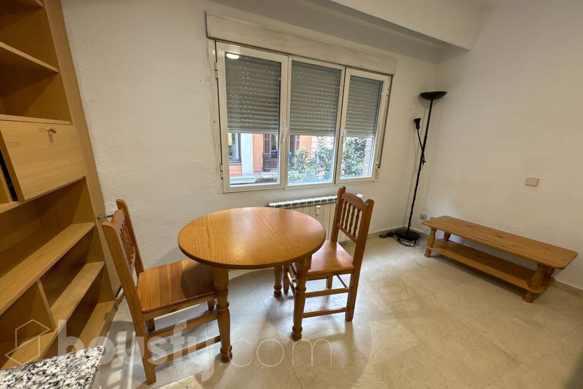 Piso en alquiler en Calle de Valverde, Centro, Madrid-0