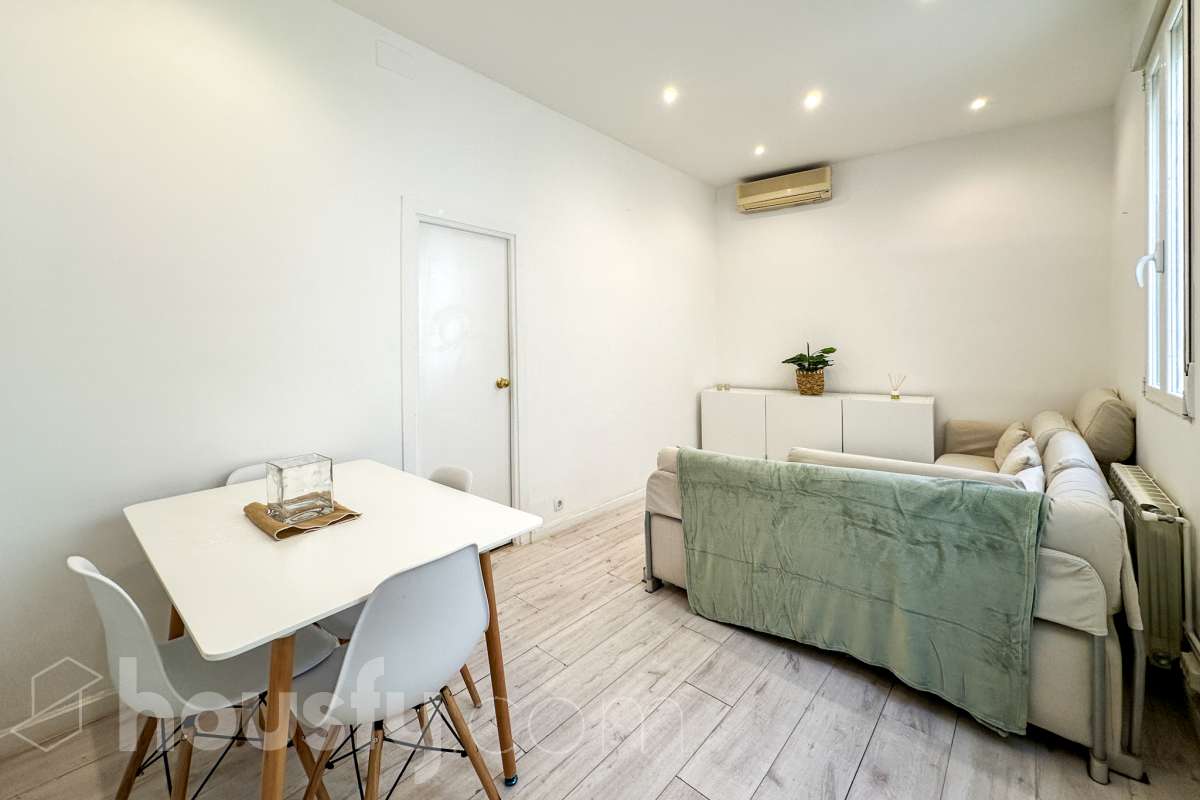 Piso en venta en Cl. San Hermenegildo, Centro, Madrid-1
