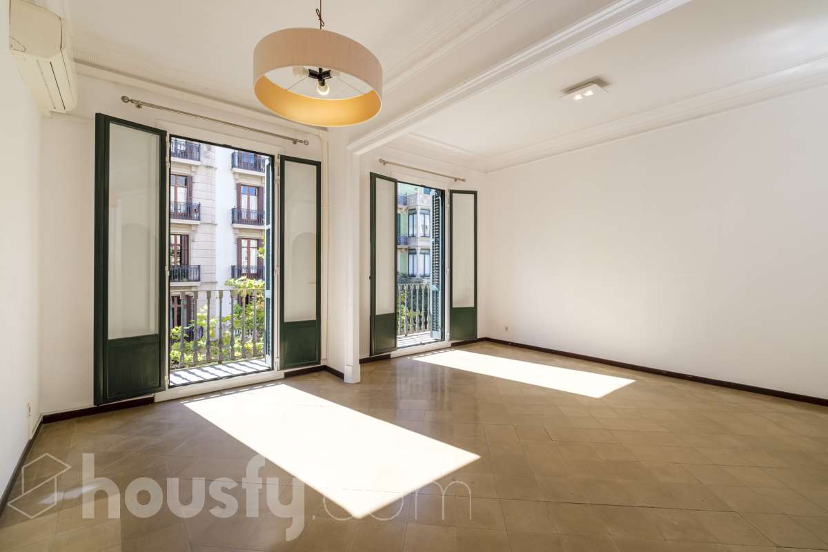 Piso en venta en Carrer de Provença, Eixample, Barcelona-1
