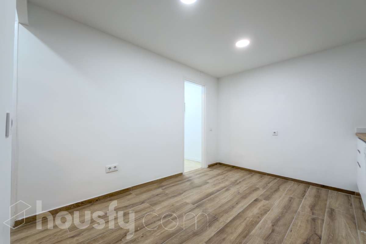 Piso en venta en CL ISAAC PERAL,  Badalona-2