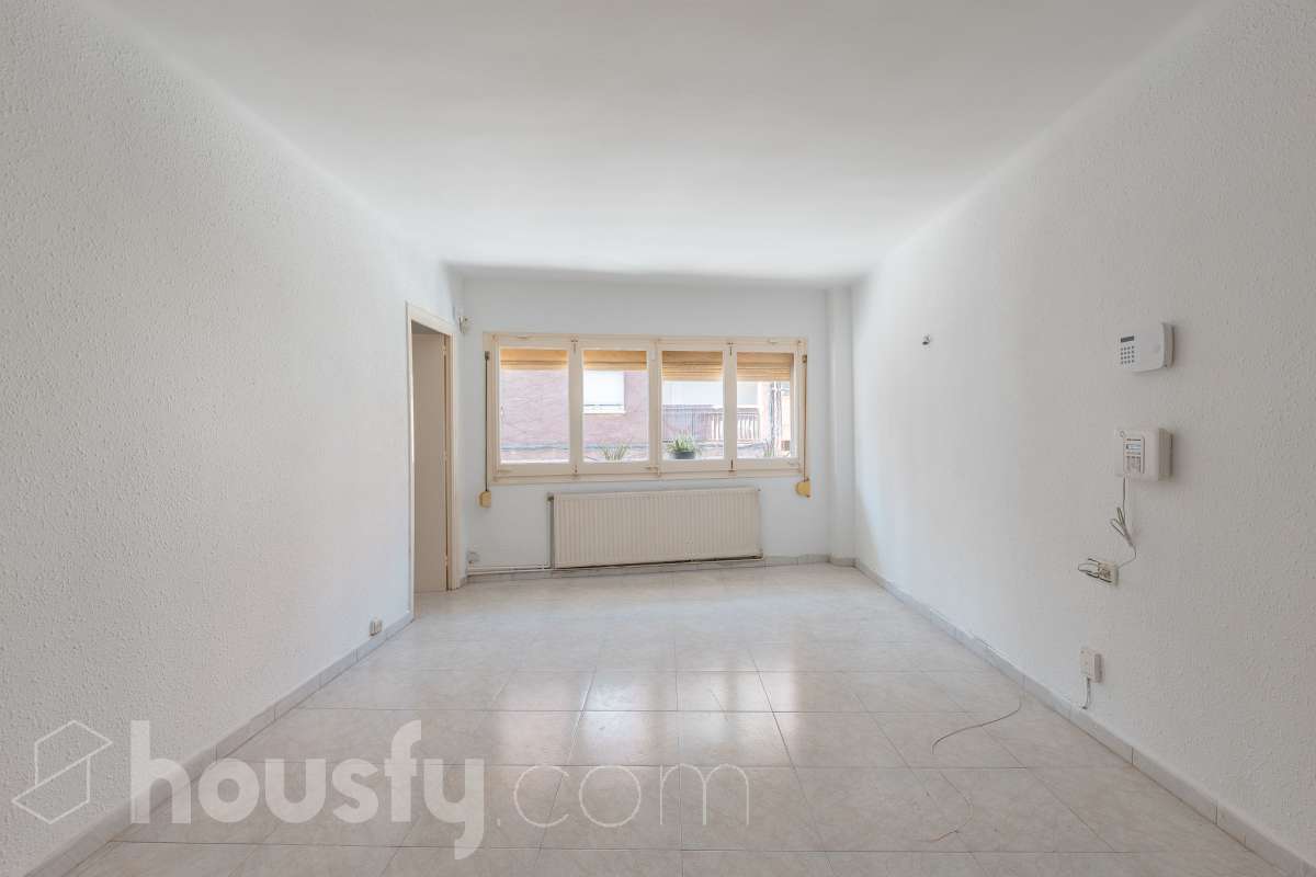 Piso en venta en Calle Alexandre de torrelles, Horta Guinardó, Barcelona-1