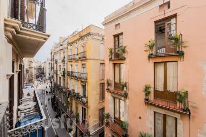 Piso en venta en CL CARME, El Raval, Barcelona-0