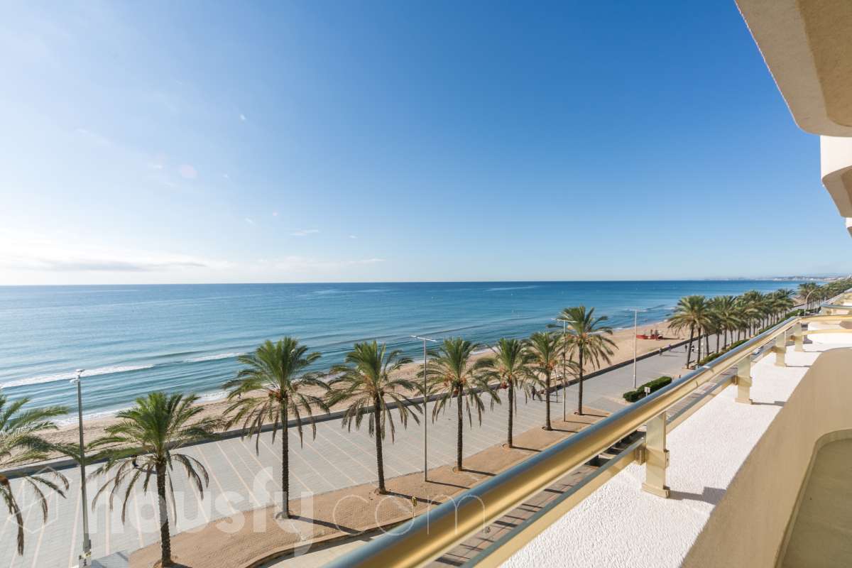 Piso en venta en CL JOAN SALVAT-PAPASSEIT,  Calafell-0