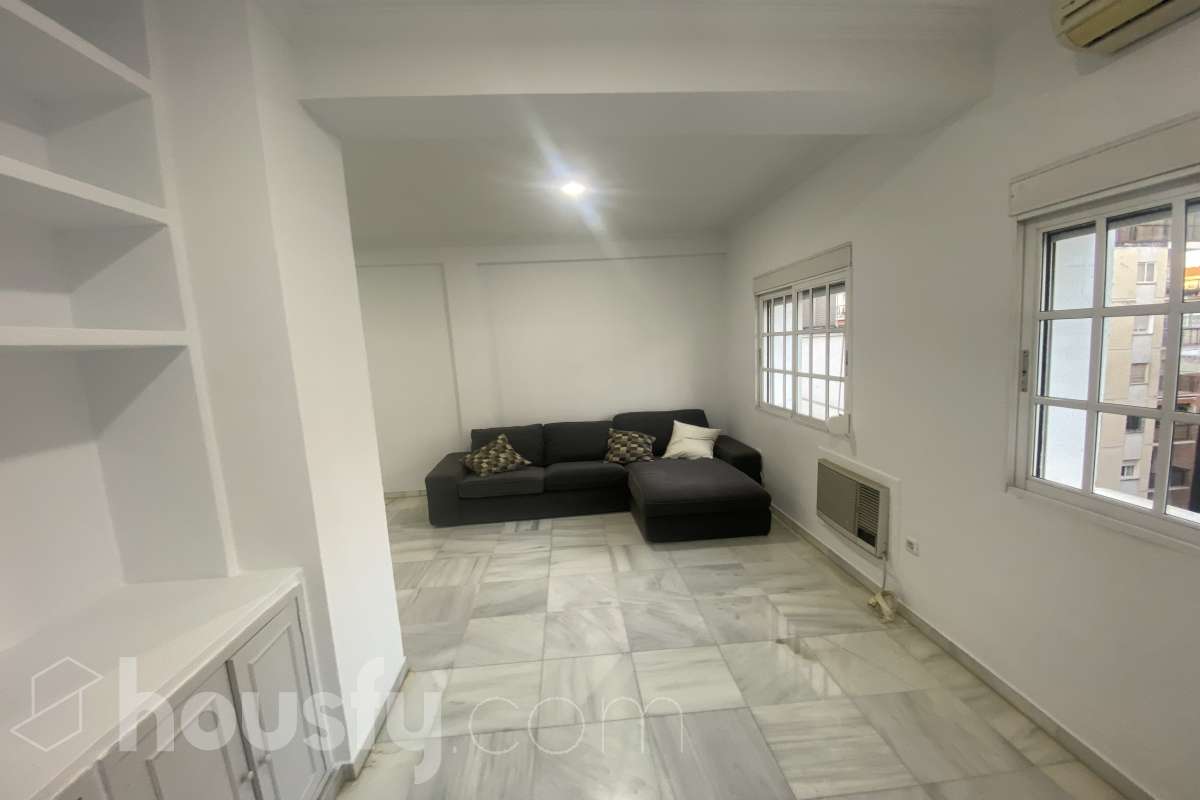 Piso en alquiler en Calle Juan Sebastián Elcano, Los Remedios, Sevilla-0