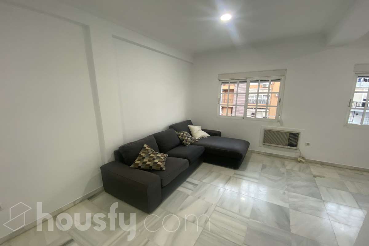 Piso en alquiler en Calle Juan Sebastián Elcano, Los Remedios, Sevilla-1