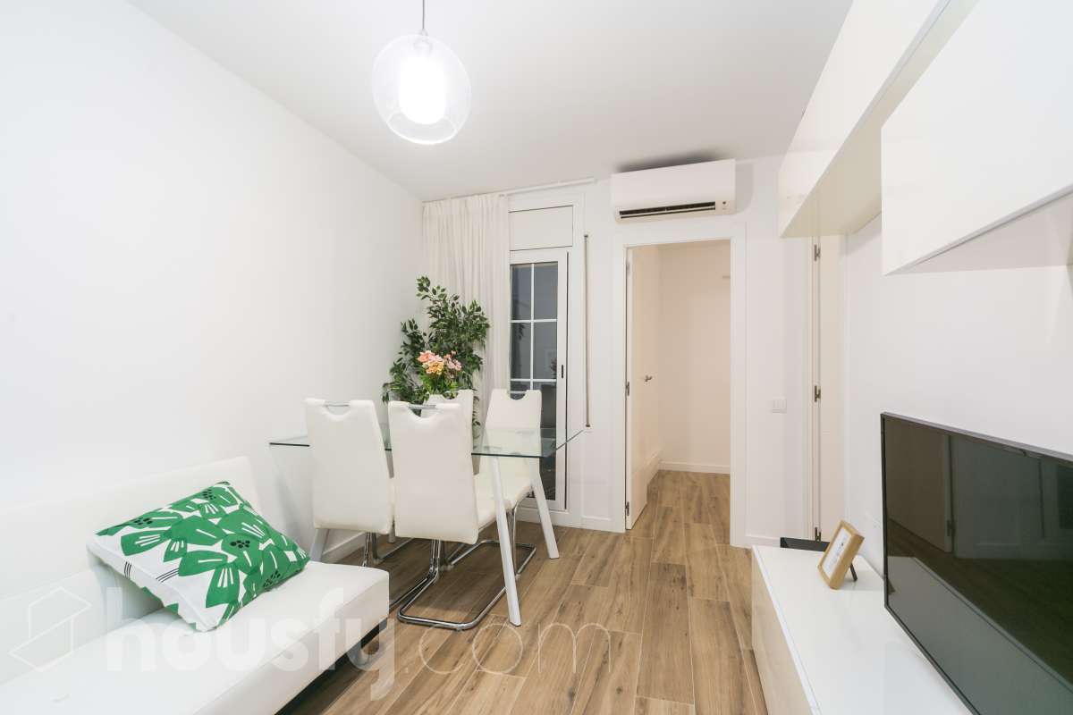 Piso en venta en CL CASALS I CUBERO, Nou Barris, Barcelona-0